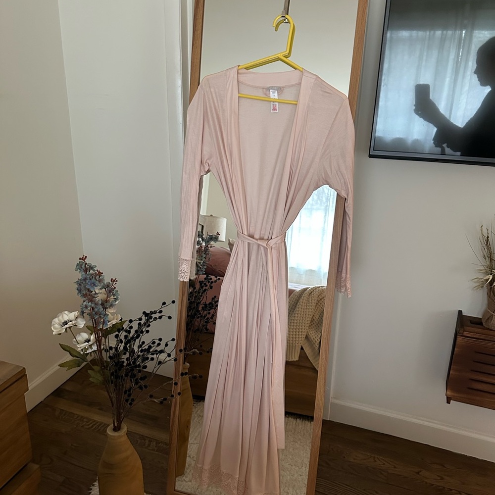 Hanro Pink Lace Trim Robe